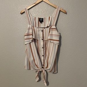 💛 3/$30 SALE - Bobeau Button-down Tie-front tank